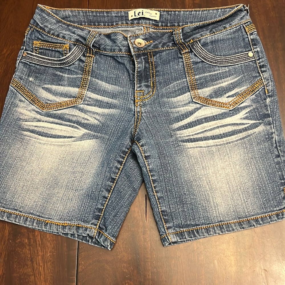 Lei jean shorts. Juniors size 9.  Wore when I was wearing size w30.